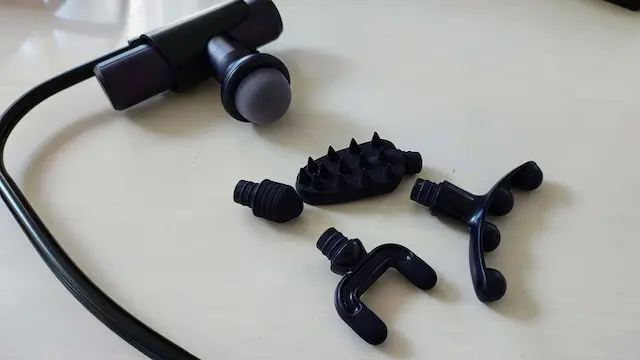 電動マッサージ器の様々なアタッチメント