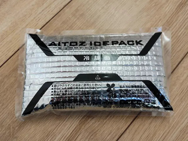 銀色のAITOZ ICE PACK保冷剤