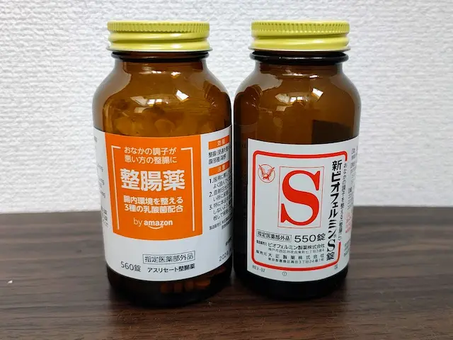 アマゾンアスリセート整腸薬と新ビオフェルミンS錠の茶色い瓶が並ぶ